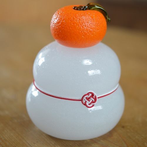 つぶつぶみかんのモチモチ鏡餅 組紐付き 鏡餅 ガラス工房 グラスタイム