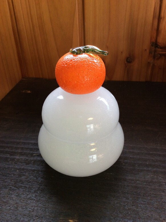 ※はなび【美品】つぶつぶみかんのモチモチ鏡餅 グラスタイム 組紐付き はなび【美品】つぶつぶみかんのモチモチ鏡餅 グラスタイム 組紐付き