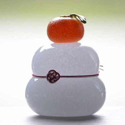 ※はなび【美品】つぶつぶみかんのモチモチ鏡餅 グラスタイム 組紐付き つぶつぶみかんのモチモチ鏡餅 組紐付き その他置物 ガラス工房 グラス