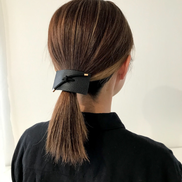 本革ヘアゴム・レザー・ヘアアクセ・簡単ヘアアレンジ・高級感・大人