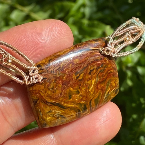 ピーターサイトの存在感と絹の和み マクラメシルク(絹)ネックレス