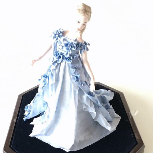 胸元の花飾りのドレス コサージュ アコテドゥ 通販 10742832｜Creema