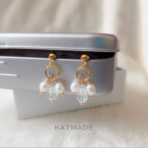 手作りのシンプルなパールとスワロフスキーの角閃石のイヤリング