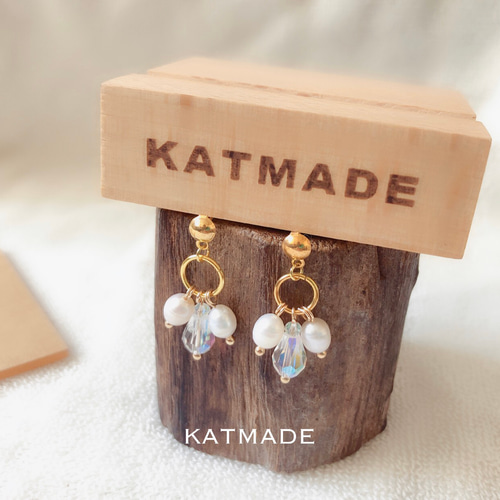 手作りのシンプルなパールとスワロフスキーの角閃石のイヤリング