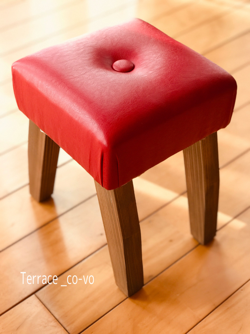 スツール 60 レッド ラッカー – Artek Tokyo Store