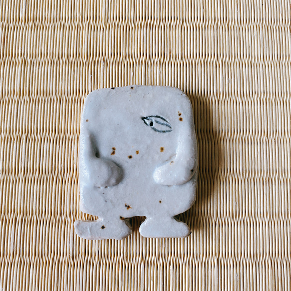 [聖誕禮物] 筷子擱在石膏牆上 妖怪陶器 第1張的照片