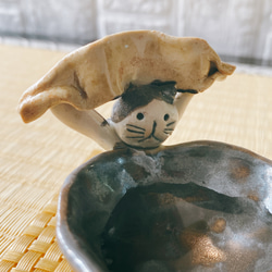 【父の日プレゼント】夏フェスで大盛り上がりな猫又の金杯お猪口 妖怪陶器 4枚目の画像