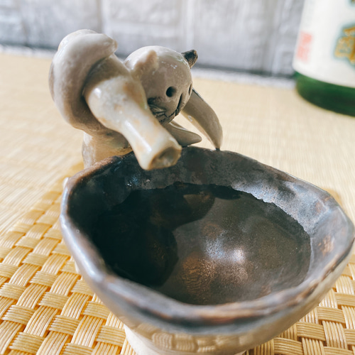 父の日プレゼント】まぁまぁ飲んで飲んでー！おっとっとっとな猫又の