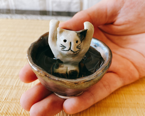 酒風呂サイコー！な猫又の金杯お猪口 妖怪陶器 おちょこ・ぐい呑み