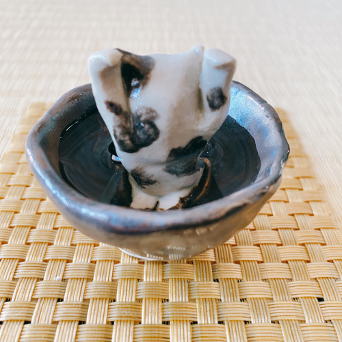 酒風呂サイコー！な猫又の金杯お猪口 妖怪陶器 おちょこ・ぐい呑み