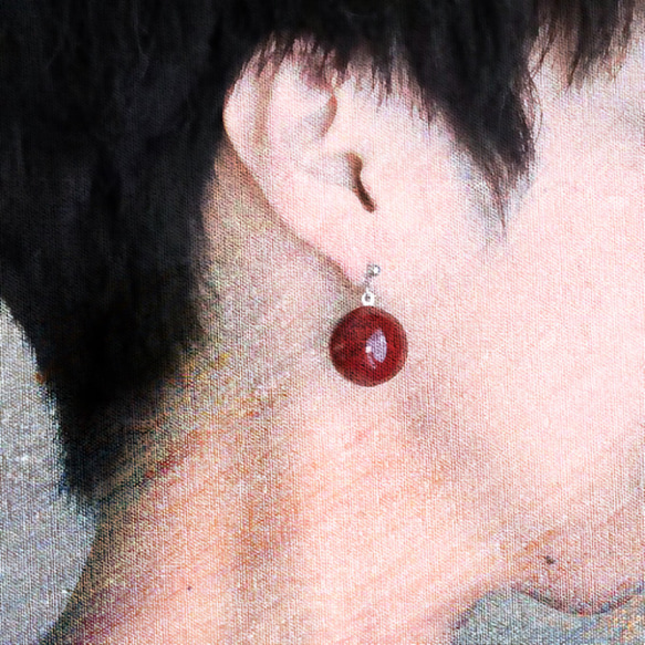 漆玉赤のピアス　シンプルな大粒モチーフ　 和風ピアス 4枚目の画像