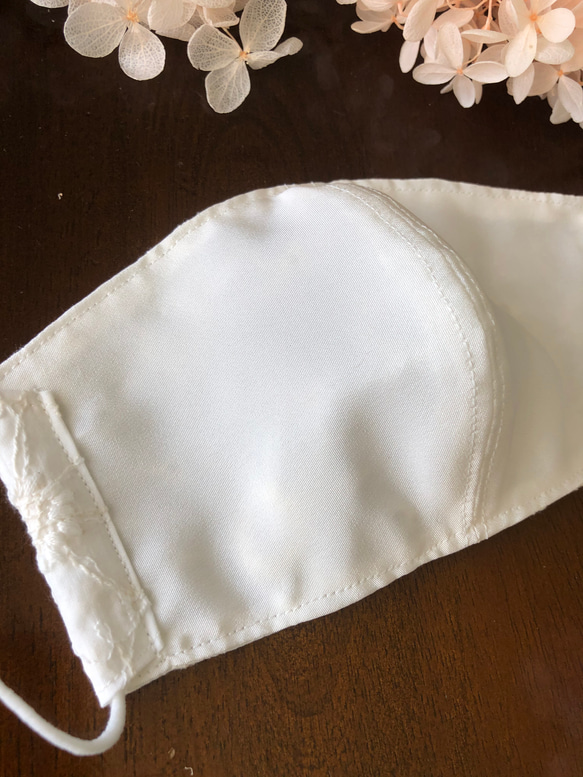 シルクとマーガレットの刺繍レース　立体マスク　オフホワイト　白 3枚目の画像