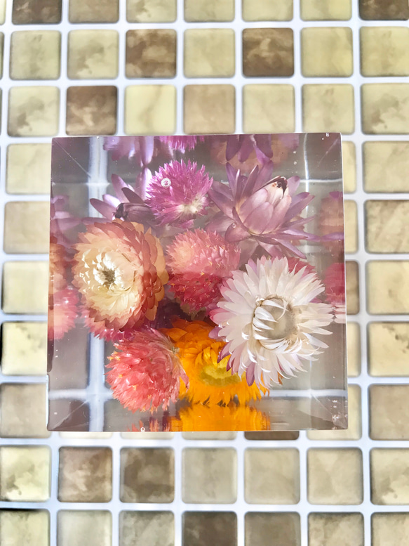 煌めくクリスタルハーバリウム〜helichrysum & globe amaranth〜 2枚目の画像