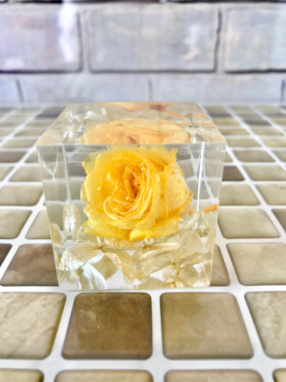 煌めくクリスタルハーバリウム〜yellow rose〜 2枚目の画像