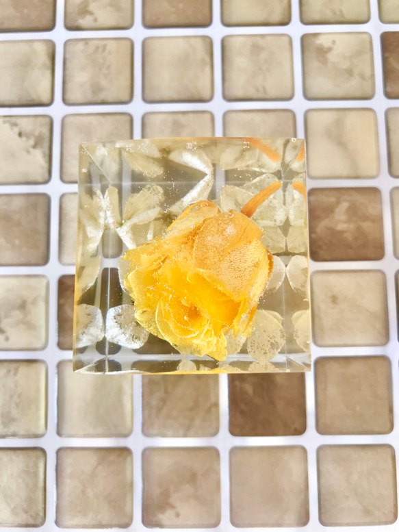 煌めくクリスタルハーバリウム〜yellow rose〜 3枚目の画像