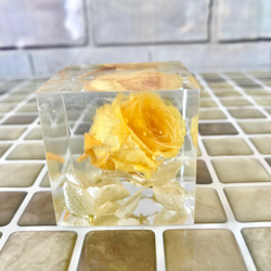 煌めくクリスタルハーバリウム〜yellow rose〜 4枚目の画像