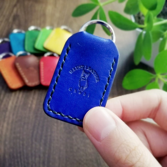 手染めの本革キーホルダー 青 ブルー 刻印 レザー キーホルダー Illust