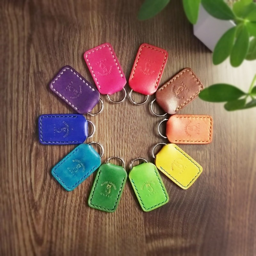 手染めの本革キーホルダー 青 ブルー 刻印 レザー キーホルダー Illust