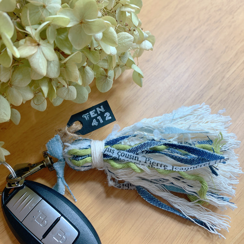 引き揃え糸とデニムのタッセルチャーム（3色） キーホルダー ten412