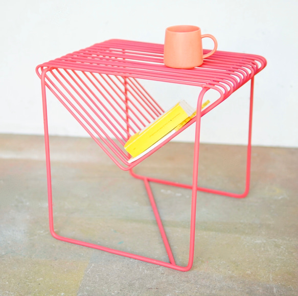 triangle side table rose pink 2枚目の画像