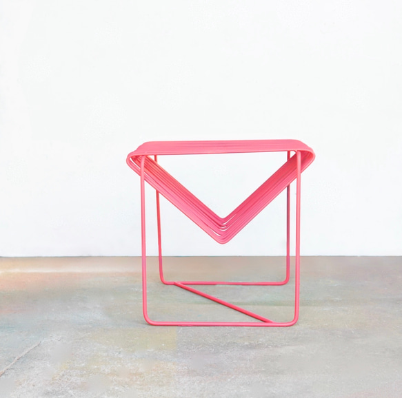 triangle side table rose pink 5枚目の画像