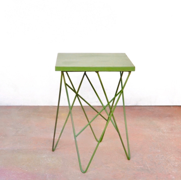 wire side table olive green 4枚目の画像