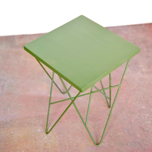 金屬絲邊桌橄欖綠 第5張的照片