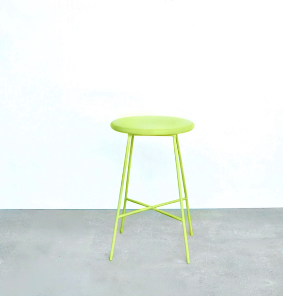 iron color stool  lime green 2枚目の画像