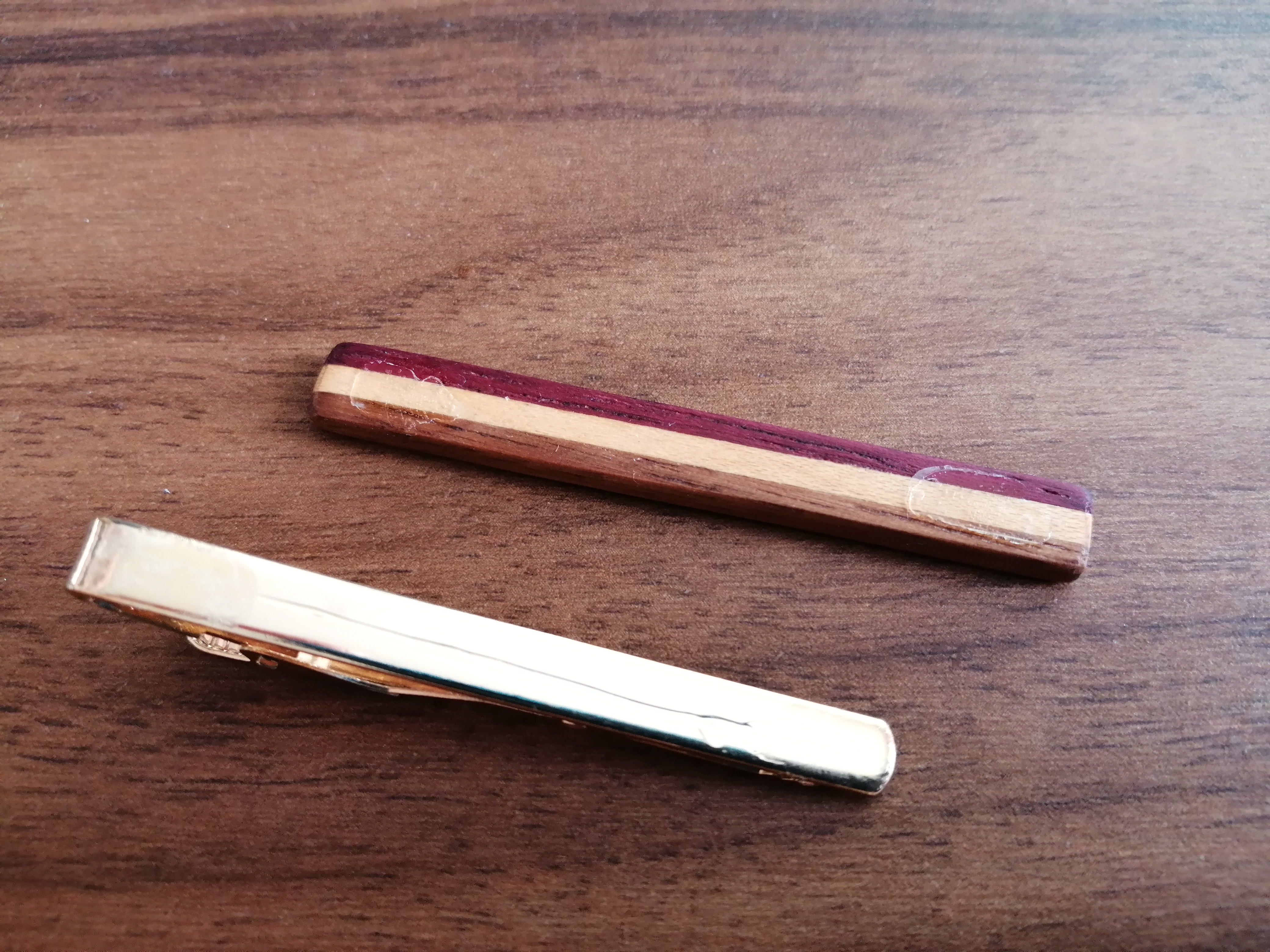 パーツの接着方法