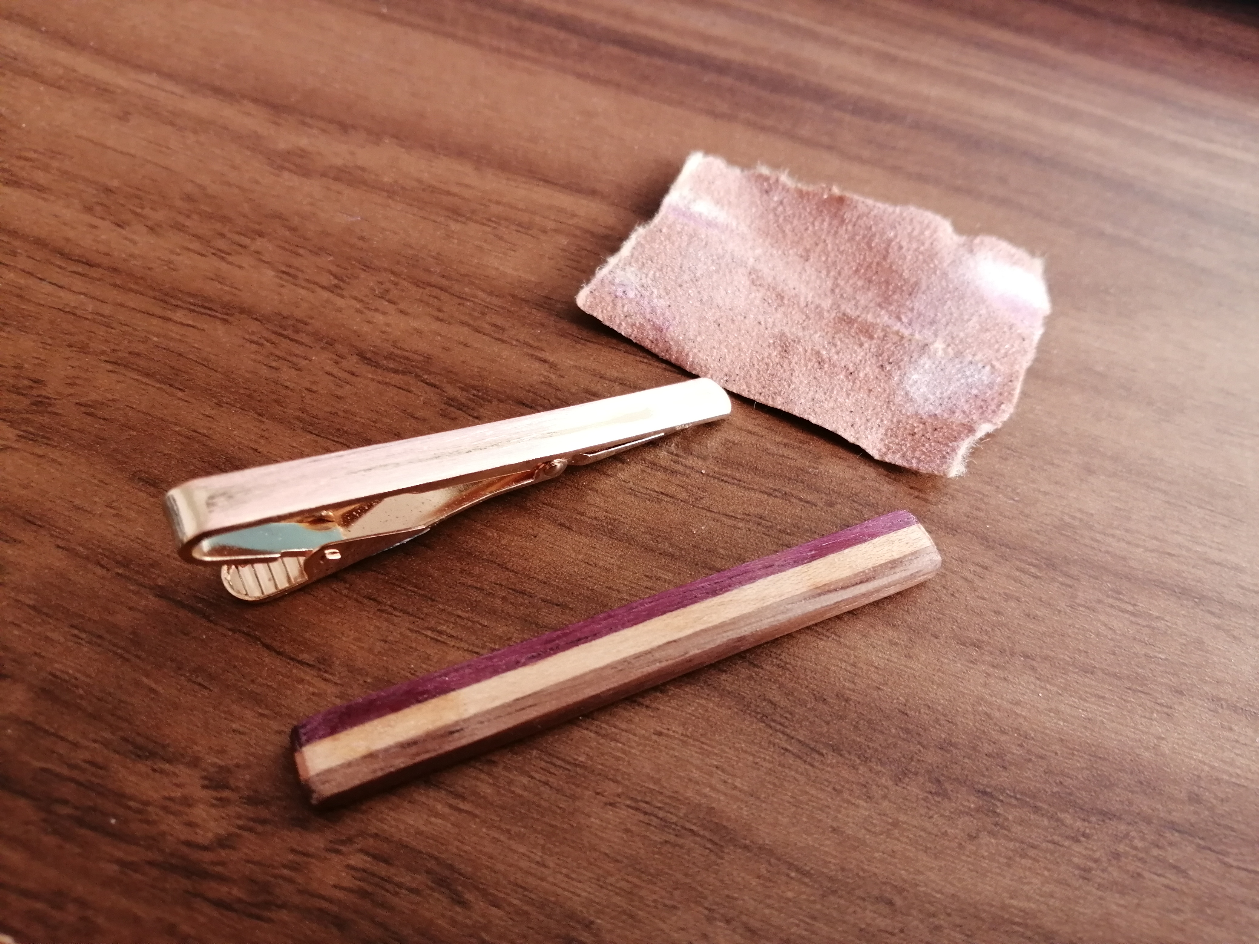 パーツの接着方法