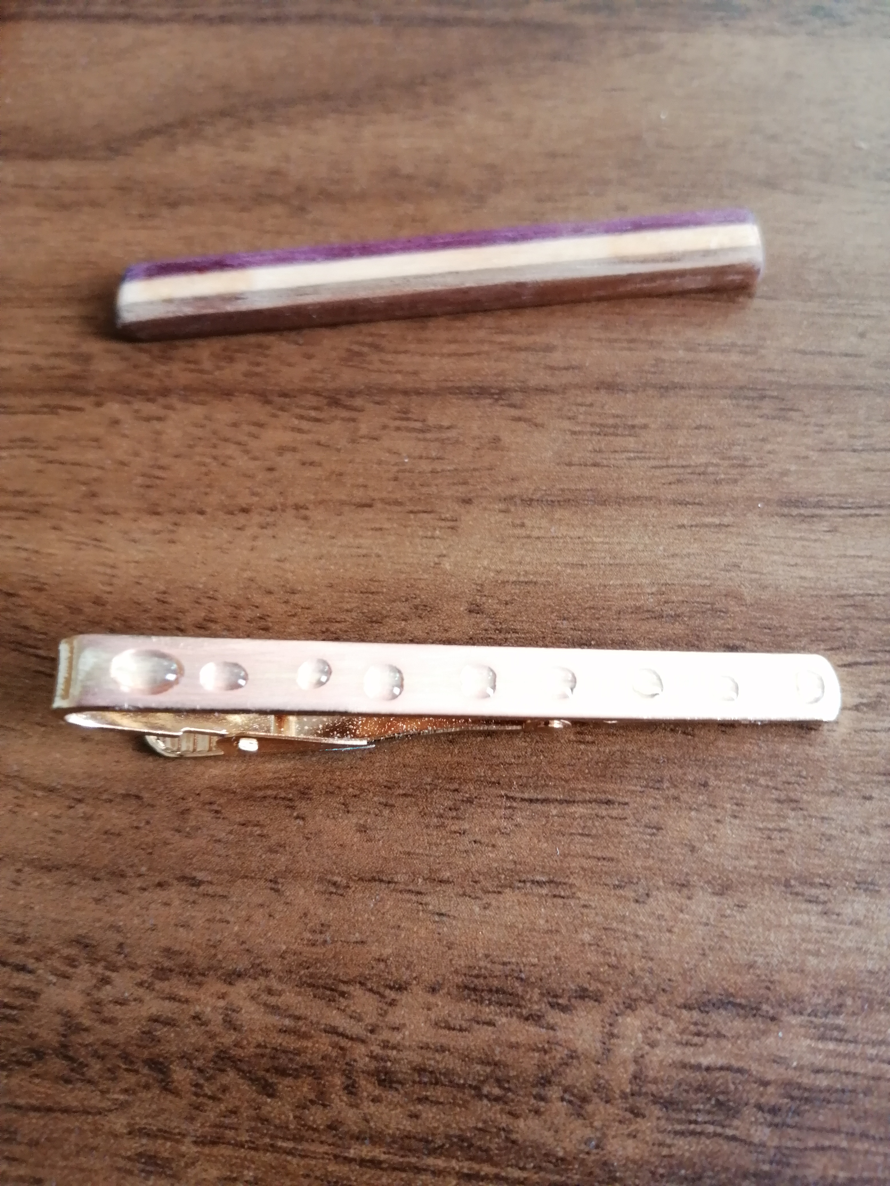 パーツの接着方法