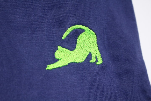 　ＭＺ　ＤＥＳＩＧＮ　９０CM　猫のデザイン刺繍Ｔシャツ　インディゴブルー 1枚目の画像