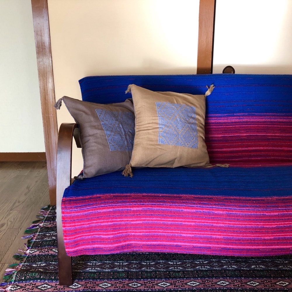 【メキシコ/コットン】メキシコ伝統デザイン（ダイヤ）カフェモカ×ブルー　◆クッションカバー44×44センチ