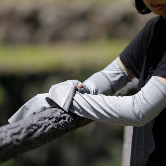 [手襪/半長] 灰（石南灰）/可隨意防護病毒的防紫外線手套/手臂套 第2張的照片