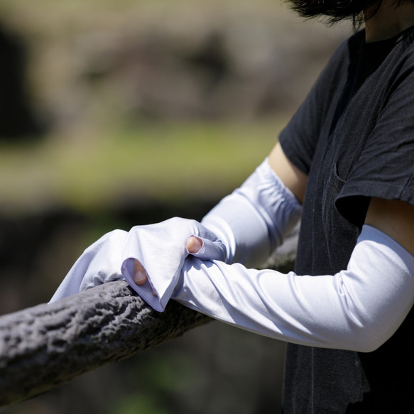 【ハンドソックス・セミロング】ラベンダー（薄紫）／さりげなくウイルス対策できるUVケア手袋／アームカバー 2枚目の画像