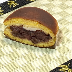 バターあん　どら焼き半分サイズ　60ｇ　食品サンプル　和菓子　和風 1枚目の画像