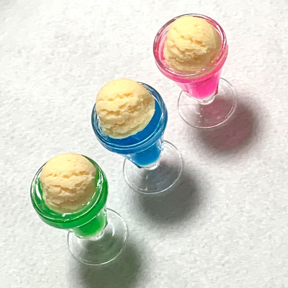 【純喫茶くりいま】ミニサイズクリームソーダ（ピンク）　食品サンプル　ミニチュア　65ｇ 2枚目の画像