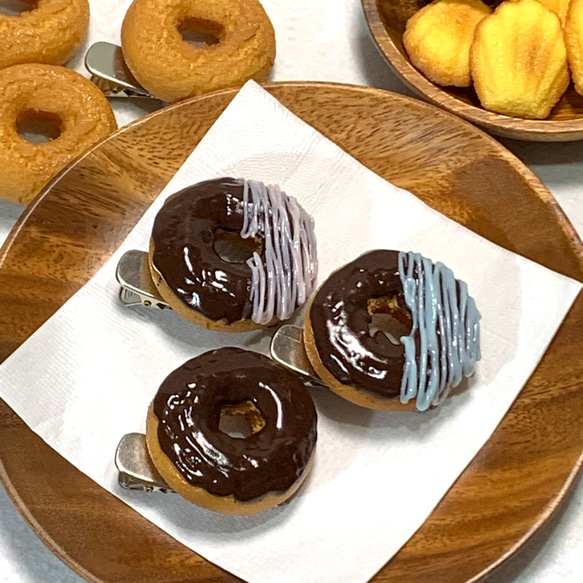 チョコミントドーナツのヘアクリップ　35ｇ　食品サンプル 1枚目の画像