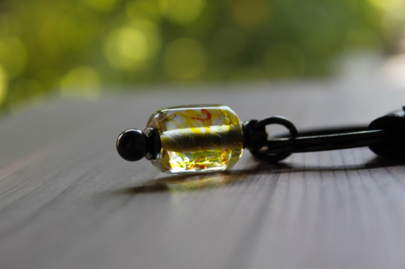 蜻蛉玉のキーホルダー（黄×橙）〈2020-52〉 2枚目の画像