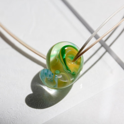 蜻蛉玉（勾玉）の2連ネックレス／菜の花〈2021-20〉 6枚目の画像