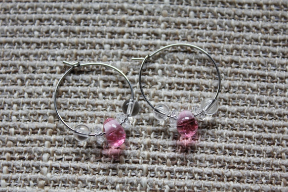 蜻蛉玉と水晶のフープピアス（ピンク） 4枚目の画像