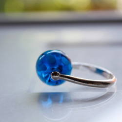 蜻蛉玉〈浮き草〉のシルバーリング＊紺碧〈2019-59〉 1枚目の画像