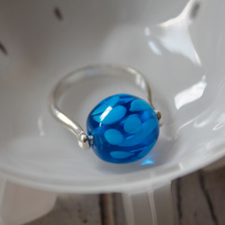 蜻蛉玉〈浮き草〉のシルバーリング＊紺碧〈2019-59〉 2枚目の画像