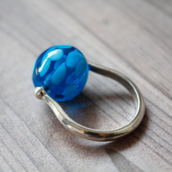 蜻蛉玉〈浮き草〉のシルバーリング＊紺碧〈2019-59〉 3枚目の画像