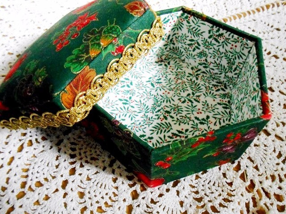 クリスマスの六角形カルトナージュ★緑★布箱 4枚目の画像