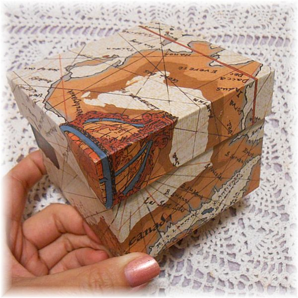 古地図柄のカルトナージュ_正方形の小箱 1枚目の画像