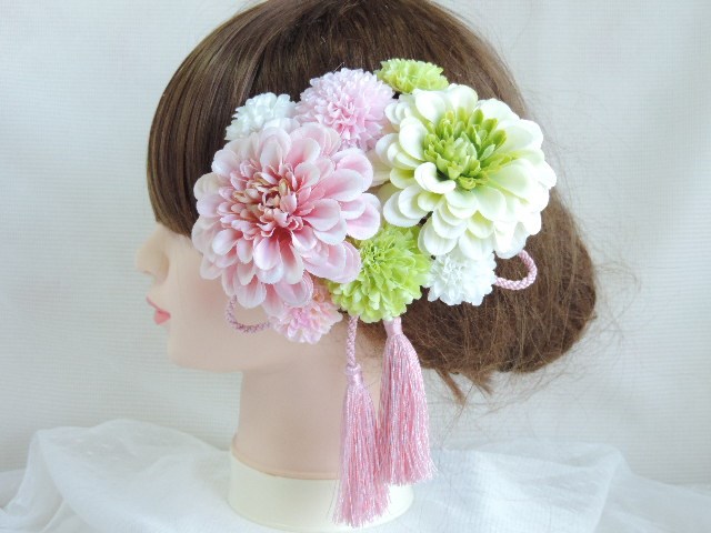 U6 黄緑とピンクのジニアの上品可愛い髪飾り 　ピンクの振袖