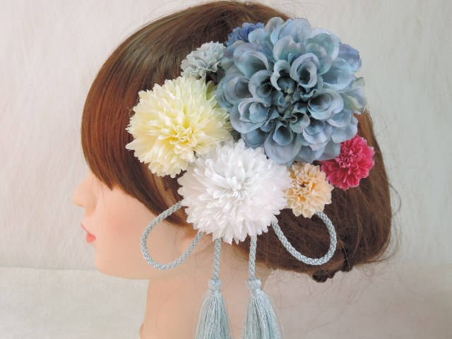 水色にプラムピンクが”ぴりり”と可愛い髪飾り