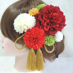 披上紅色和服〜日式婚姻和成人儀式〜的頭飾 第1張的照片