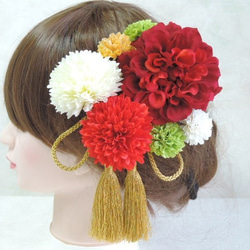 披上紅色和服〜日式婚姻和成人儀式〜的頭飾 第3張的照片